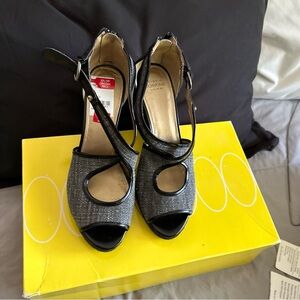 Womens wedge shoes new in box size 9